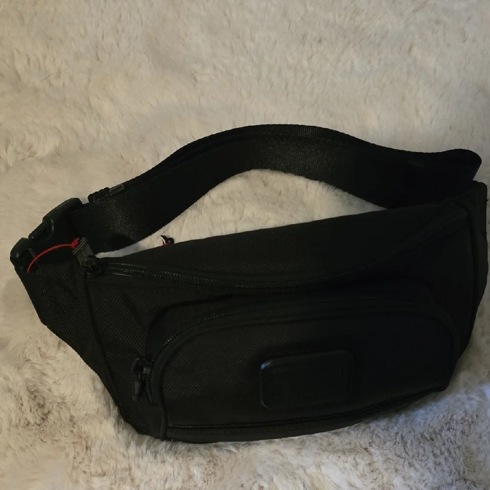 Tumi Black Men's Belt Bag with Front Zip Pocket